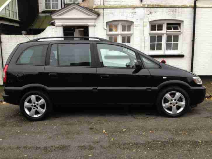 Black Vauxhall Zafira 2004. Good Condition, 1 Years MOT, 119k Miles.