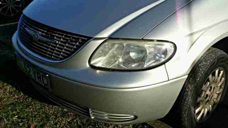 Silver Chrysler Voyager SE (2002)