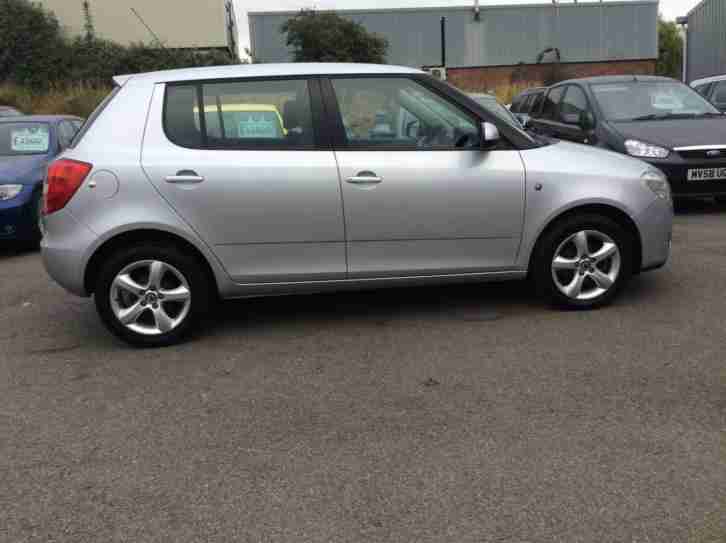 Skoda Fabia 1.2 HTP 12v ( 70bhp ) 2 2010 10