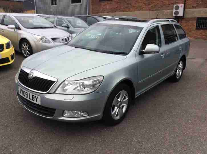 Skoda Octavia 1.4 TSI ( 122bhp ) DSG Elegance Estate. 2009 09