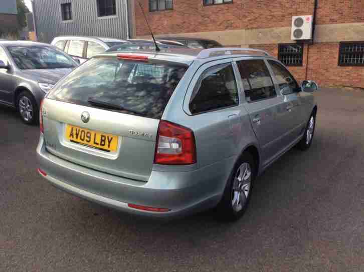 Skoda Octavia 1.4 TSI ( 122bhp ) DSG Elegance Estate. 2009 09