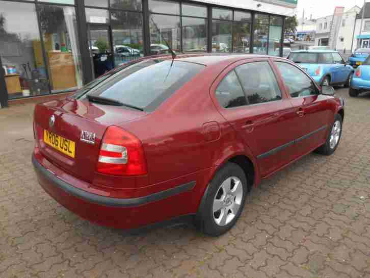 Skoda Octavia 1.6 FSI Ambiente, 5dr Red