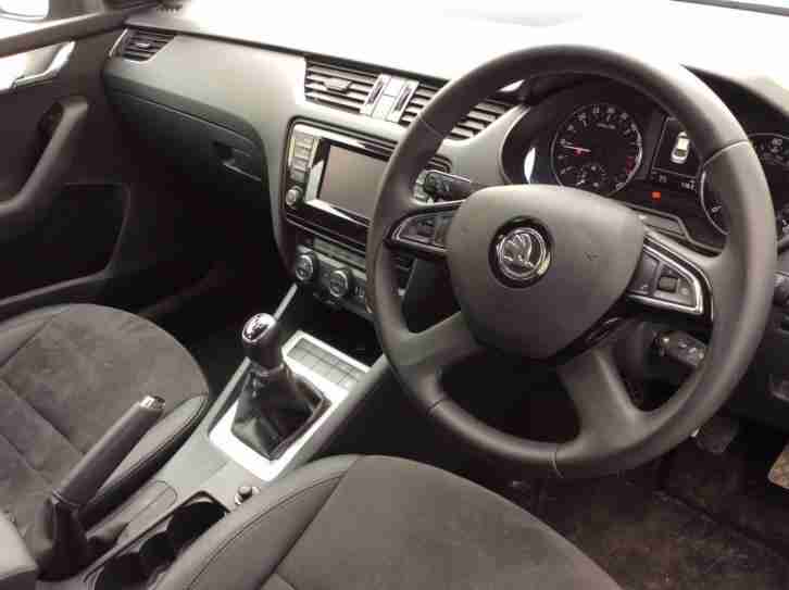 Skoda Octavia 1.6 TDI CR Elegance 5dr