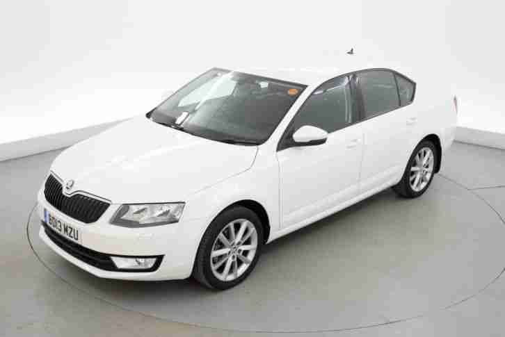 Skoda Octavia 2.0 TDI CR Elegance 5dr- BLUETOOTH - PARKING SENS