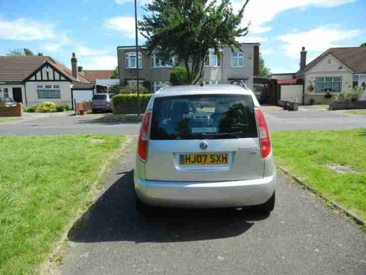 Skoda Roomster 1.6 16v (105bhp) 3 MPV 5d 1598cc Tiptronic