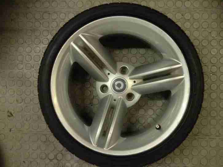 Smart Roadster Rear alloy wheel and tyre