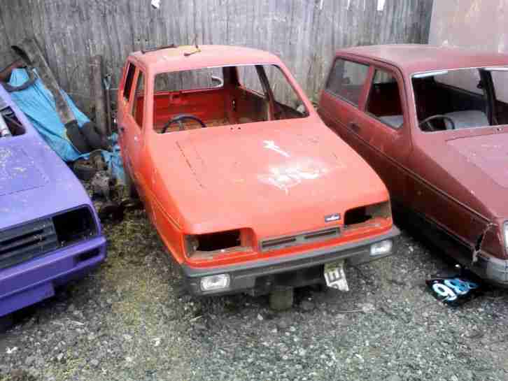 Stripped reliant rolling shell for banger racing