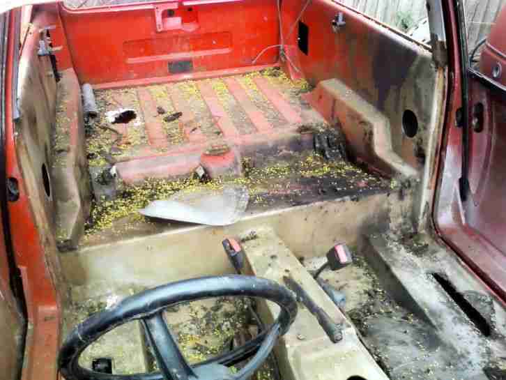 Stripped reliant rolling shell for banger racing