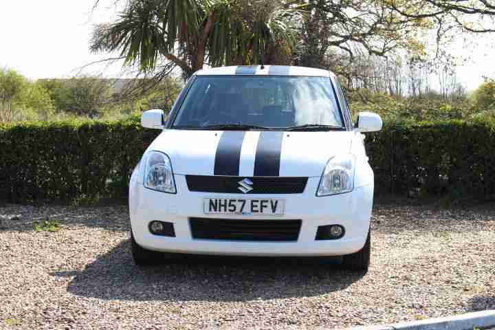 Suzuki Swift 1.5 GLX 2007 SPORTY 5 DOOR HATCHBACK WHITE WITH BLACK STRIPES