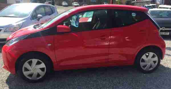 TOYOTA AYGO 1.0 VVT-i X-Play 5 DOOR HATCH RED 2015