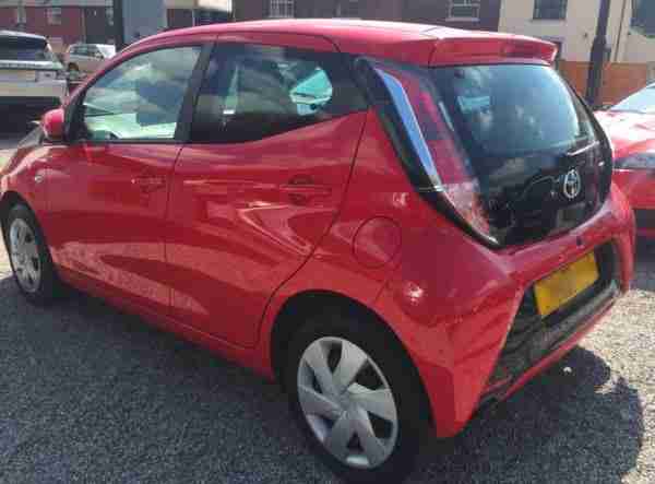 TOYOTA AYGO 1.0 VVT-i X-Play 5 DOOR HATCH RED 2015