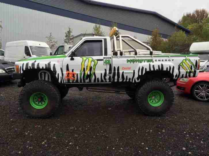 TOYOTA HI LUX 4X4 WHITE ROAD LEGAL MONSTER TRUCK V8 OFF ROAD LIFTED TOP SPEC