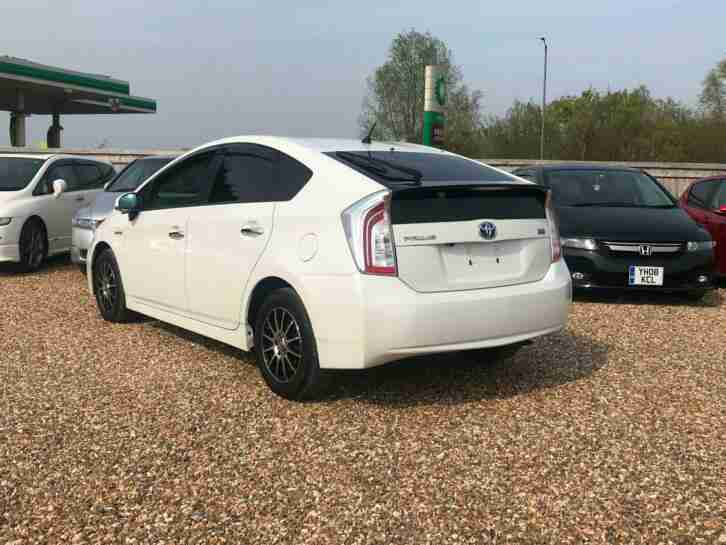 TOYOTA PRUIS HYBRID 1.8 VVT-i CVT 2015 15 REG FRESH IMPORT EURO 5 PEARL WHITE