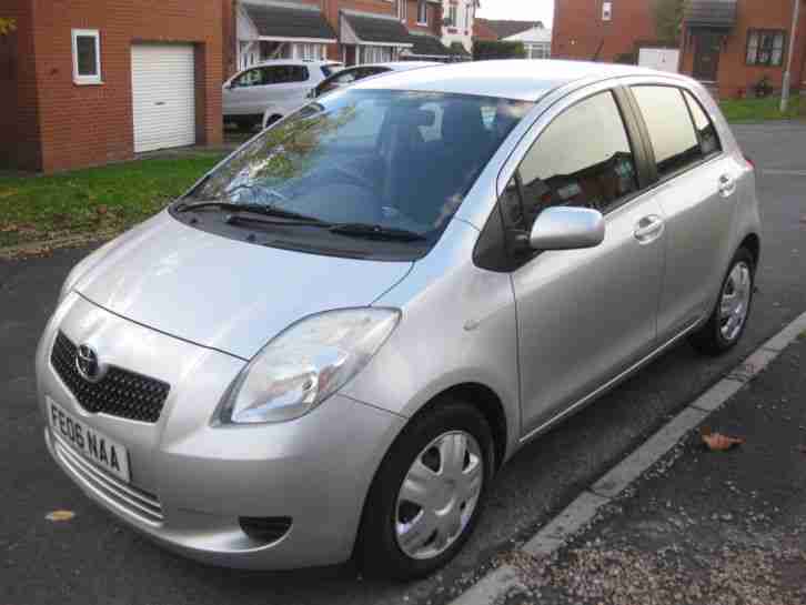 YARIS 1.3 T3 IN SILVER 5 DOOR