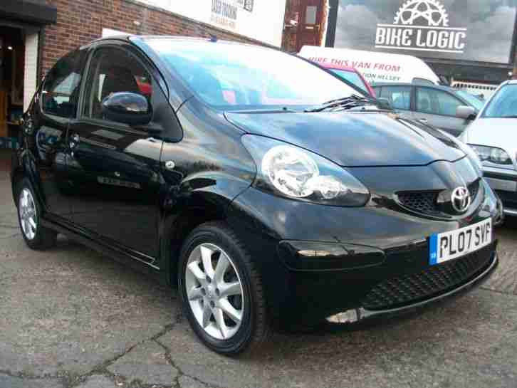 AYGO 1.0 VVT i AYGO Black One former