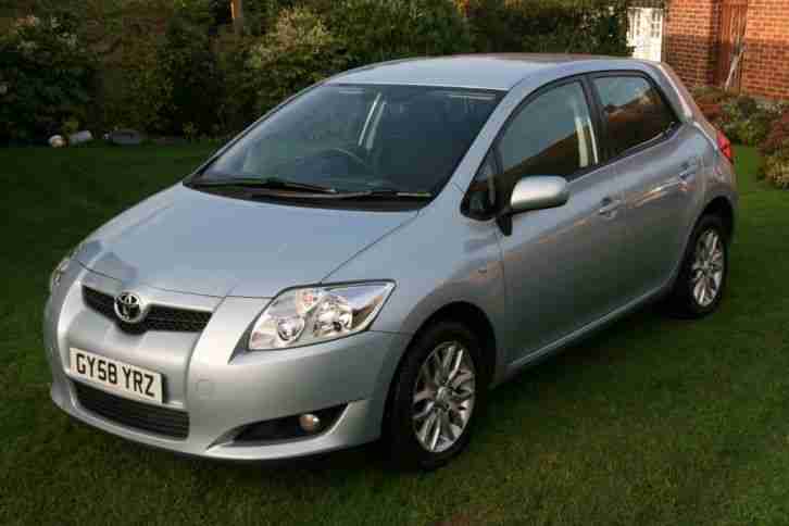 Toyota Auris 2.0. Toyota car from United Kingdom