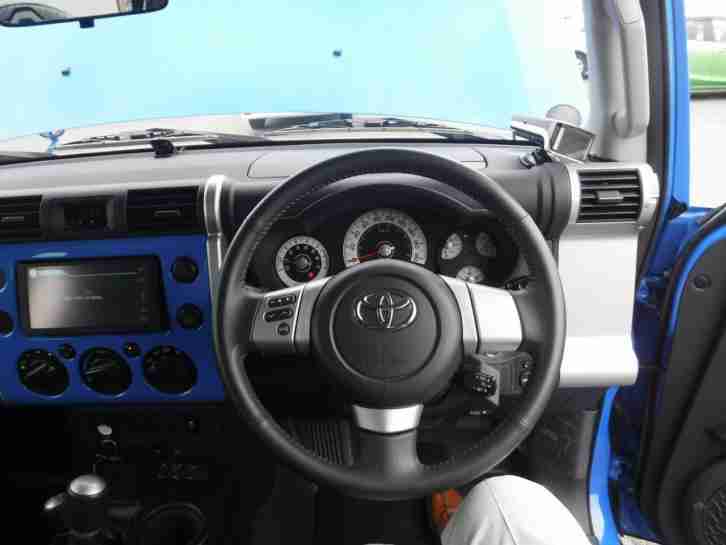 Toyota FJ Cruiser V6 PETROL 4x4 SUV, Retro Land Cruiser