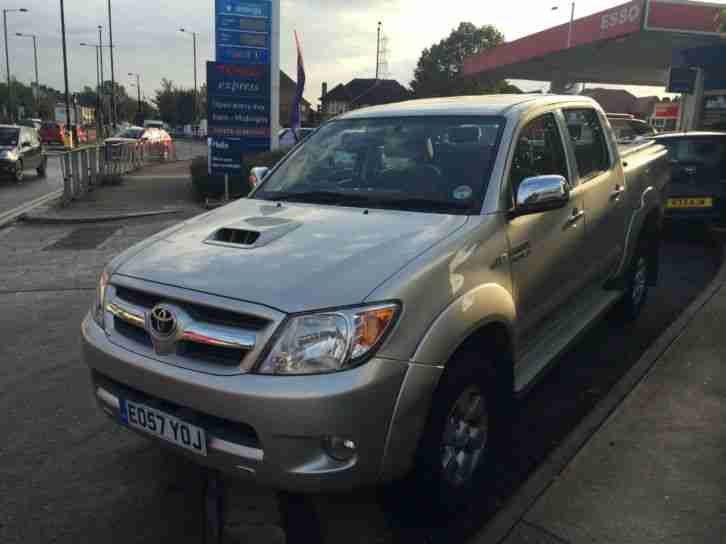 Toyota Hilux DOUBLE CAB 3.0 D4D AUTOMATIC 57 REG FULL TOYOTA HISTORY