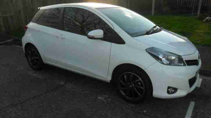 Yaris 1.33 VVT i Trend special white