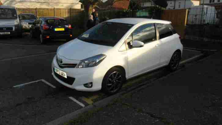 Toyota Yaris 1.33 VVT-i Trend special white edition half leather parking camera