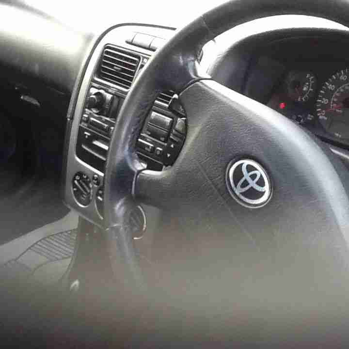 Toyota avensis 02reg 10 months mot, 103000 miles, 5 alloy wheels brand new spare