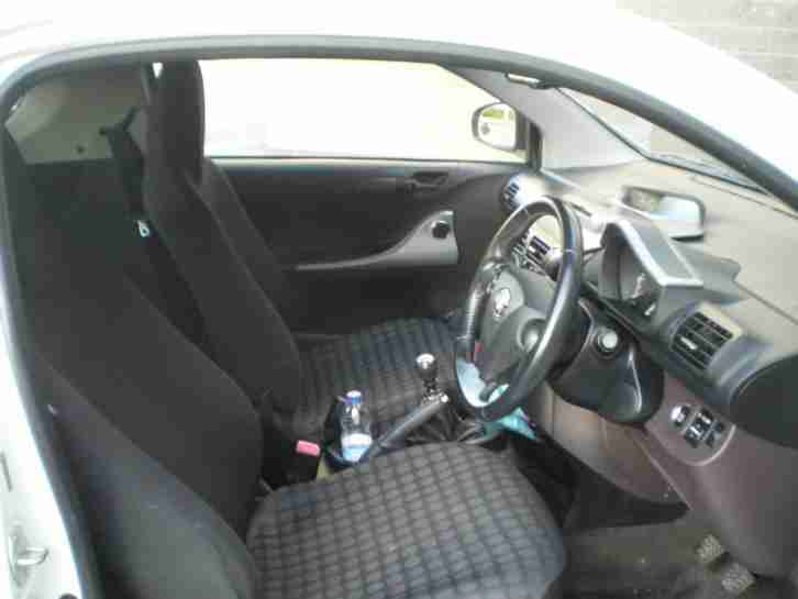 Toyota iQ 1.0 VVT-i 2 3DR Hatchback * 3 MONTHS WARRANTY * 12 MONTHS MOT *