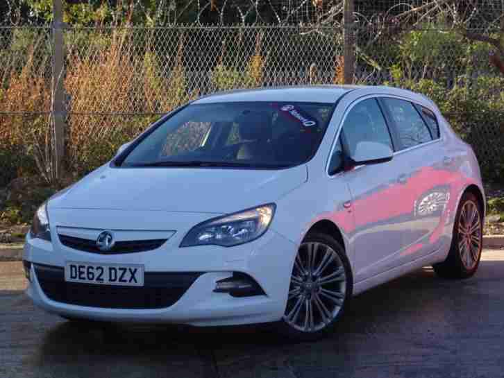 VAUXHALL ASTRA 2.0 CDTI 165PS SRI VX-LINE 5DR - WHITE
