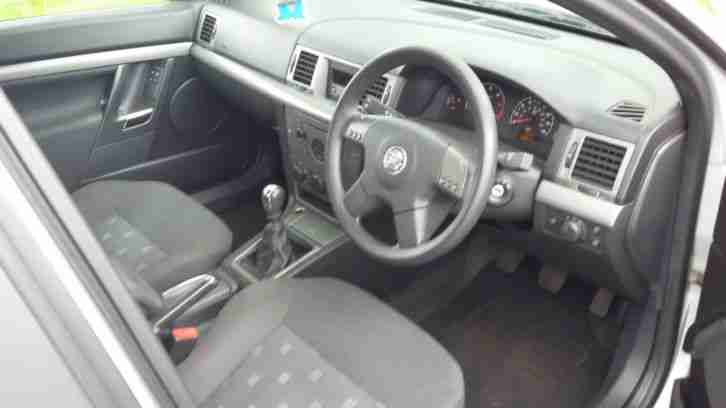 VAUXHALL VECTRA 1.9 CDTI 2004 SILVER
