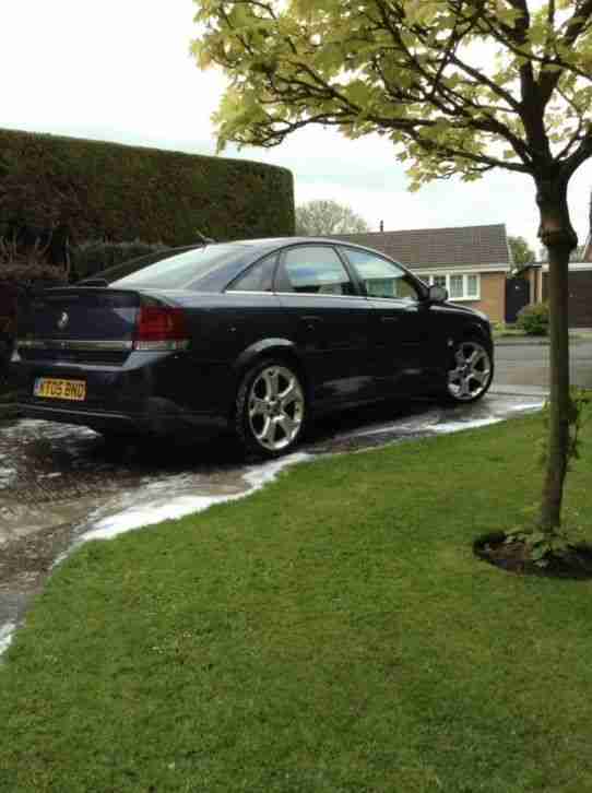 VAUXHALL VECTRA SRi CDTi 150 with 19' snowflake alloys