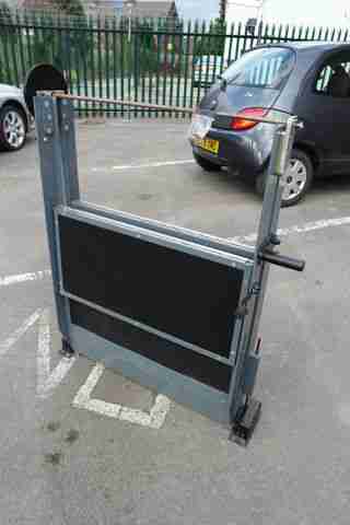 VEHICLE WHEEL CHAIR ACCESS RAMP / MOBILITY