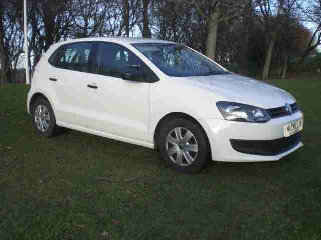 VOLKSWAGEN POLO S A-C 2013 Petrol Manual in White