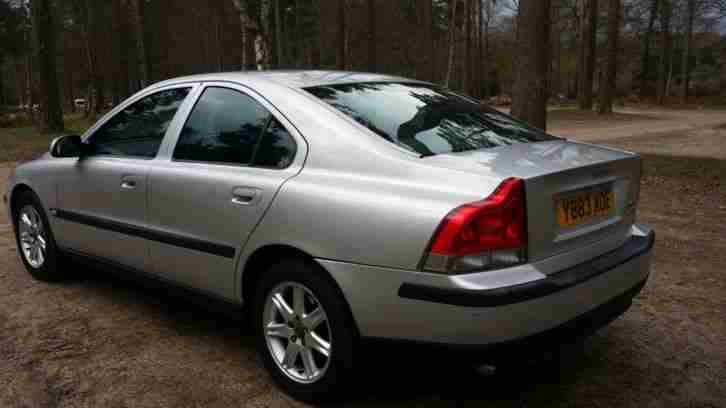 VOLVO S60 2ltr LOW MILEAGE - LONG MOT - SERVICE HISTORY - MANUAL (not automatic)