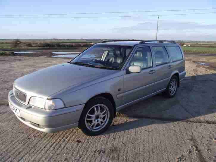 VOLVO V70 CLASSIC AWD AUTO SILVER LONG M.O.T 4 NEW WINTER TYRES (POSS SWAP)