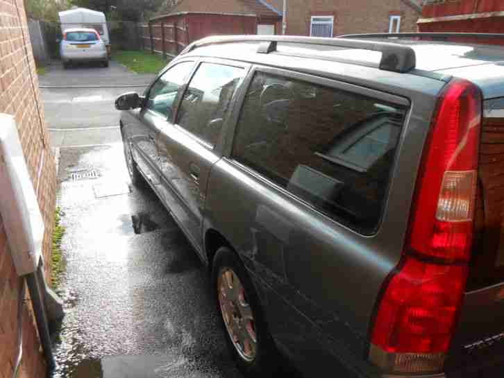 VOLVO V70 ESTATE 2.4 PETROL MANUAL
