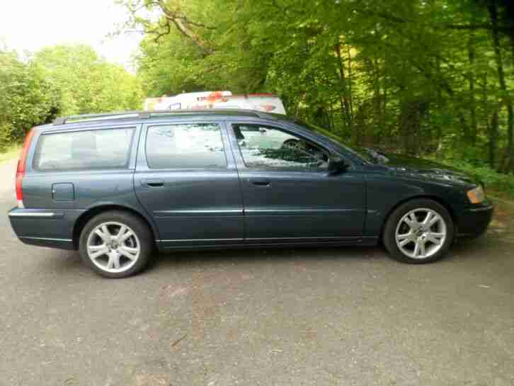 VOLVO V70 SE D5 163 BHP MANUAL ESTATE AIRCON/CRUISE/LEATHER DRIVES WELL 2004