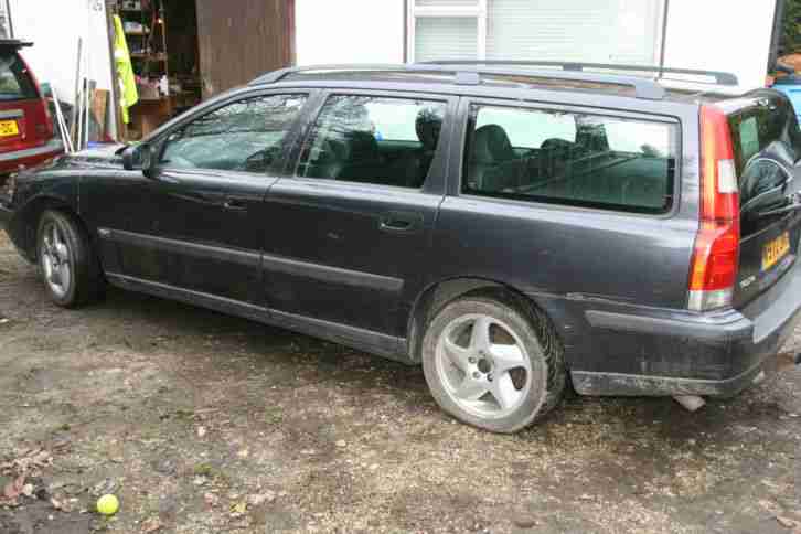 VOLVO V70 W2000 2.5D black/grey Spares or repair. Excellent engine.