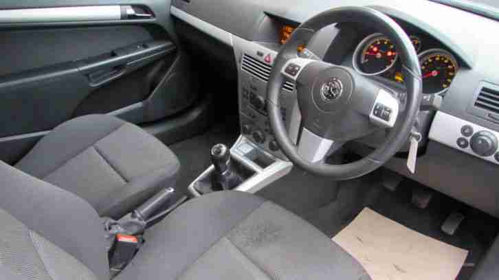 Vauxhall Astra 1.6 Sport Hatch SRi. GUARANTEED FINANCE payment between £47-£67PW