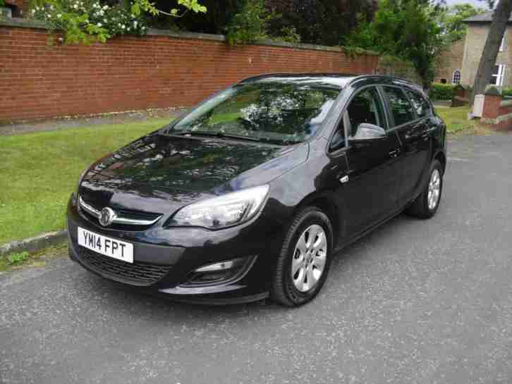 Vauxhall Astra 1.6CDTi Estate ( 136ps )Sport Tourer 2014MY Design Diesel black