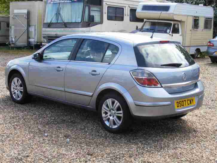 Vauxhall Astra 1.8 VVTi Elite Auto Leather Cruise Brand New MOT