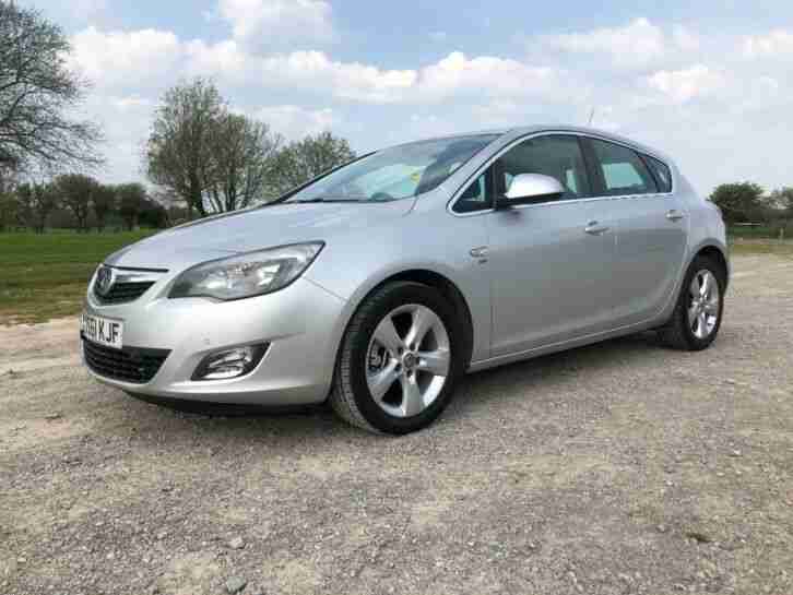 Vauxhall Astra 2.0 CDTI SRI 165bhp 61 2011 5 door (cheap tax) 12 MONTHS MOT