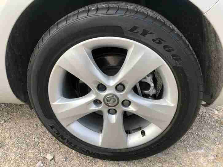 Vauxhall Astra 2.0 CDTI SRI 165bhp - 61/2011 5 door (cheap tax) 12 MONTHS MOT