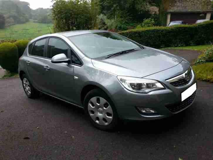 Vauxhall Astra Exclusiv automatic less than 12K miles