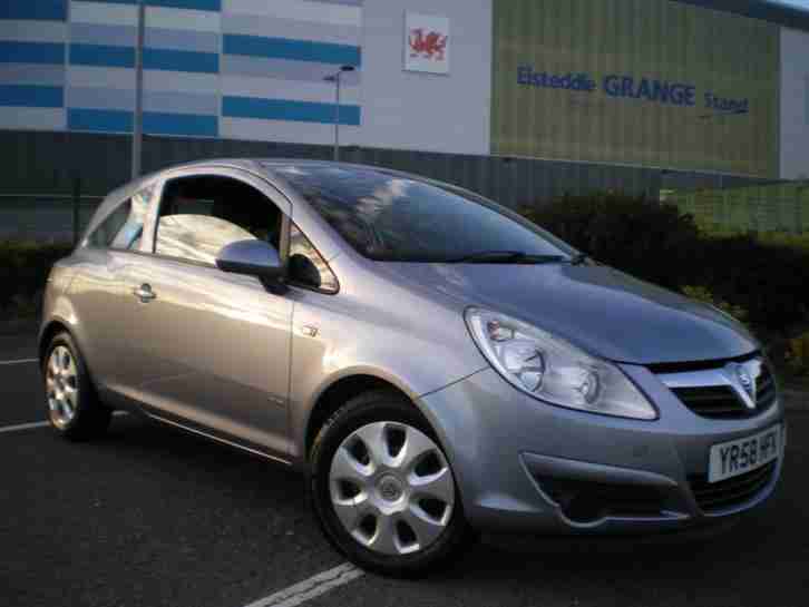 Corsa 1.2i 16V ( A C ) Club 3dr