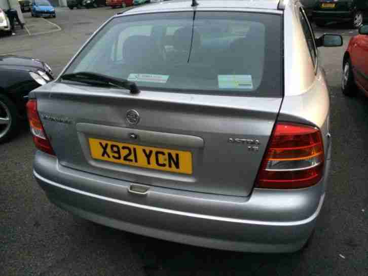 Vauxhall/Opel Astra 1.6i ( a/c ) Club 2001 X Reg 5 Door hatchback