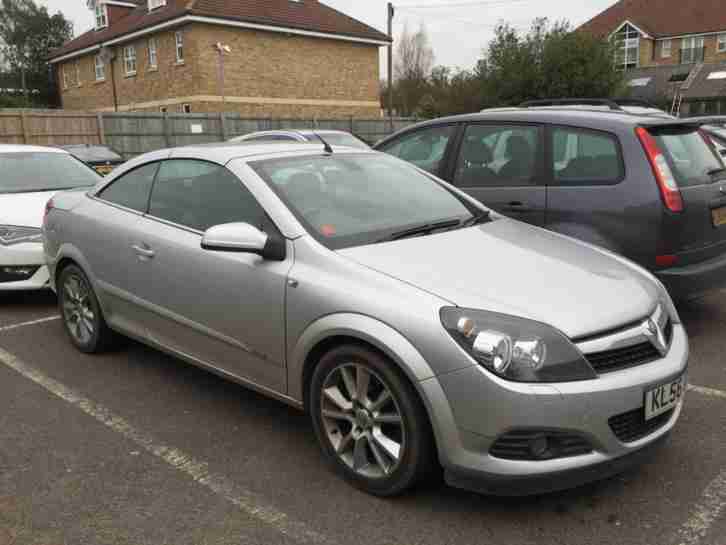 Vauxhall Astra Twintop coupe convertible