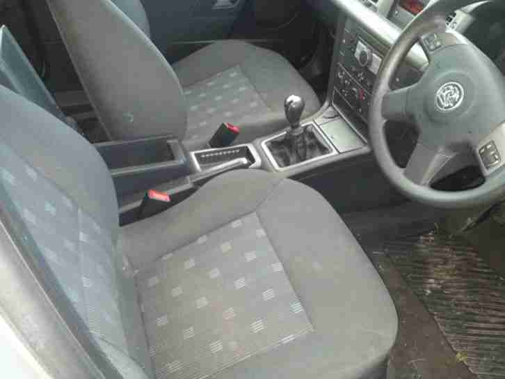 Vauxhall Vectra 1.8i 16v 2005, Good condiion inside & out, Long mot, Drives well