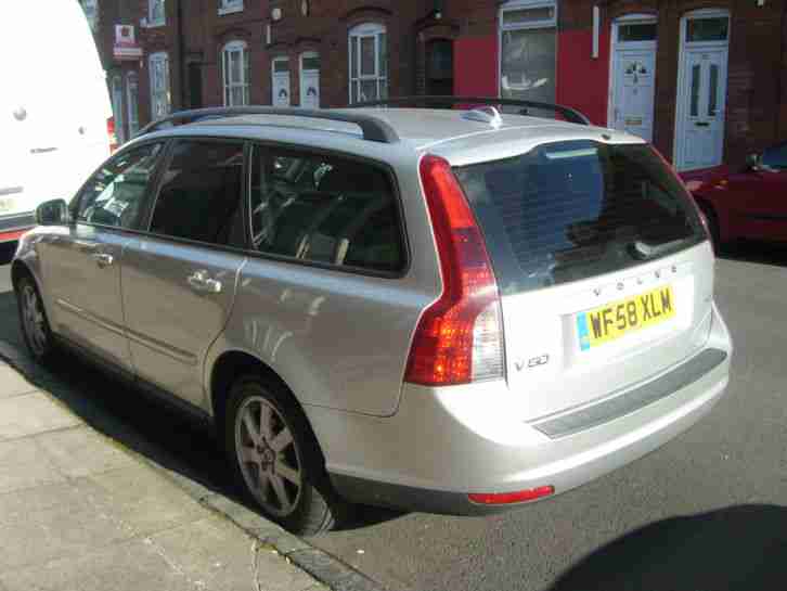 Volvo V50, 2008 (58 plate), 5 Doors Estate, 1.6 Diesel, 5 speed Manual, Metalic