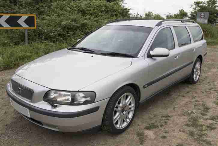 Volvo V70 2.3 T5 SE - 11 Months MOT