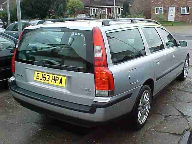 Volvo V70 2.4 (140bhp) SE Estate 5d 2435cc auto
