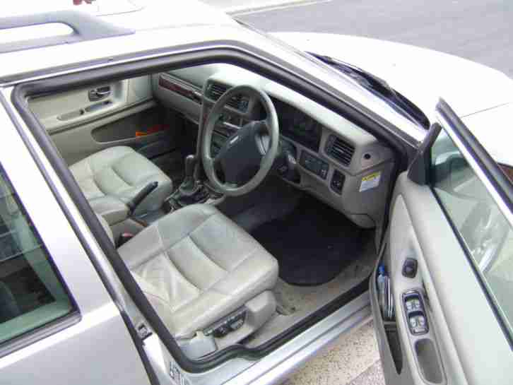 Volvo V70 estate